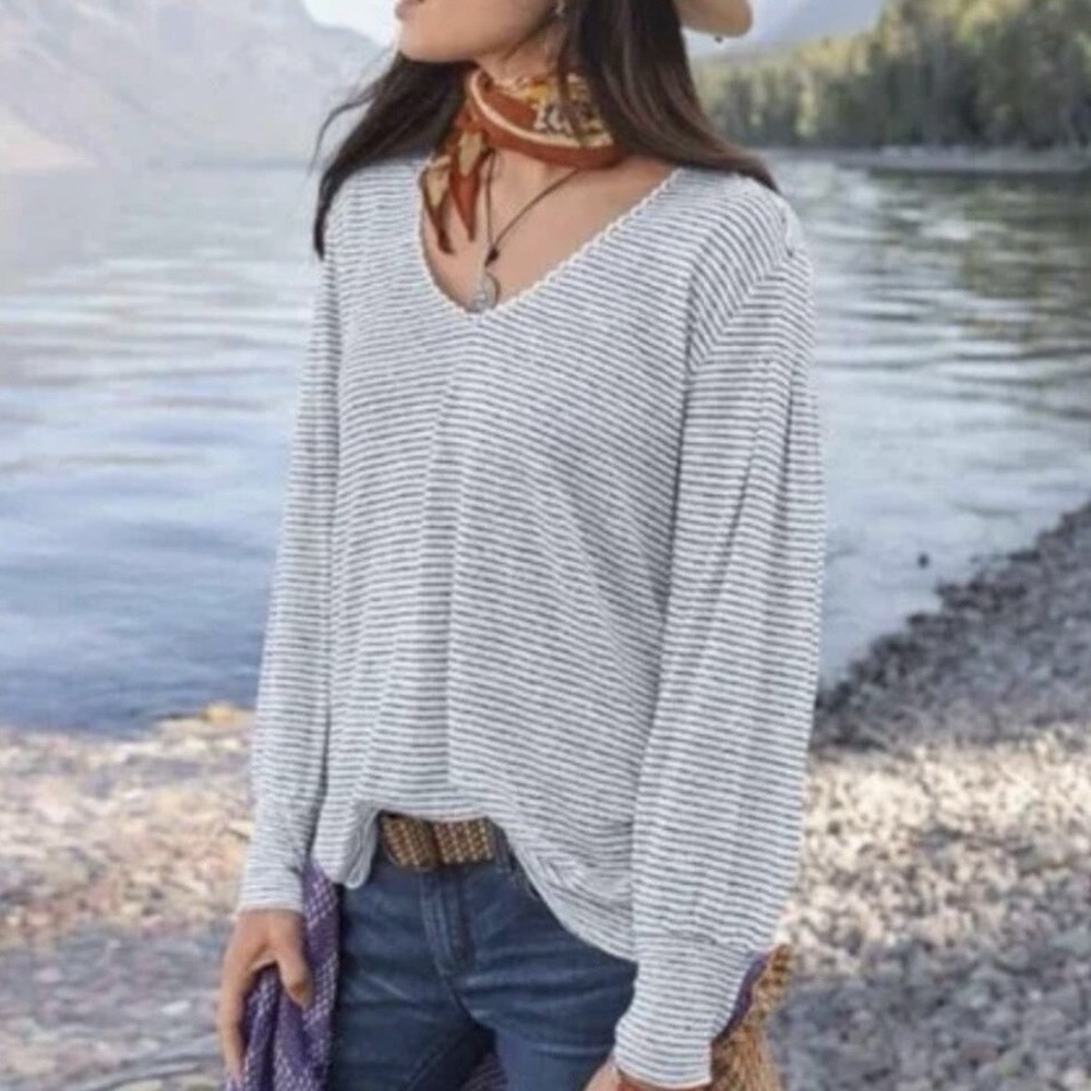 SUNDANCE Shirt Blue White Striped Knit V-Neck Lace Trim Top Boho Nautical Size S